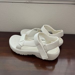 SOLD Teva Womens Hurricane Drift sandals